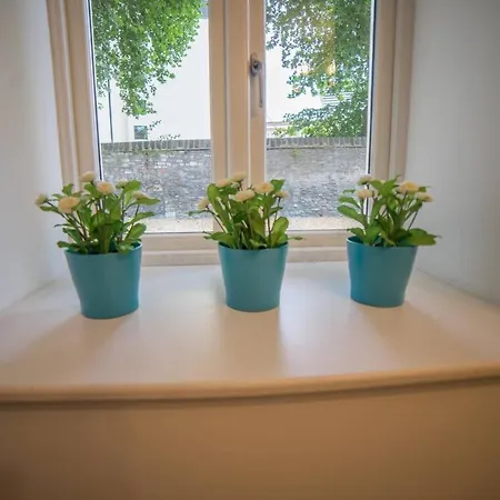 Centrally Located Close To Cabot Circus *