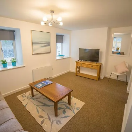 Centrally Located Close To Cabot Circus